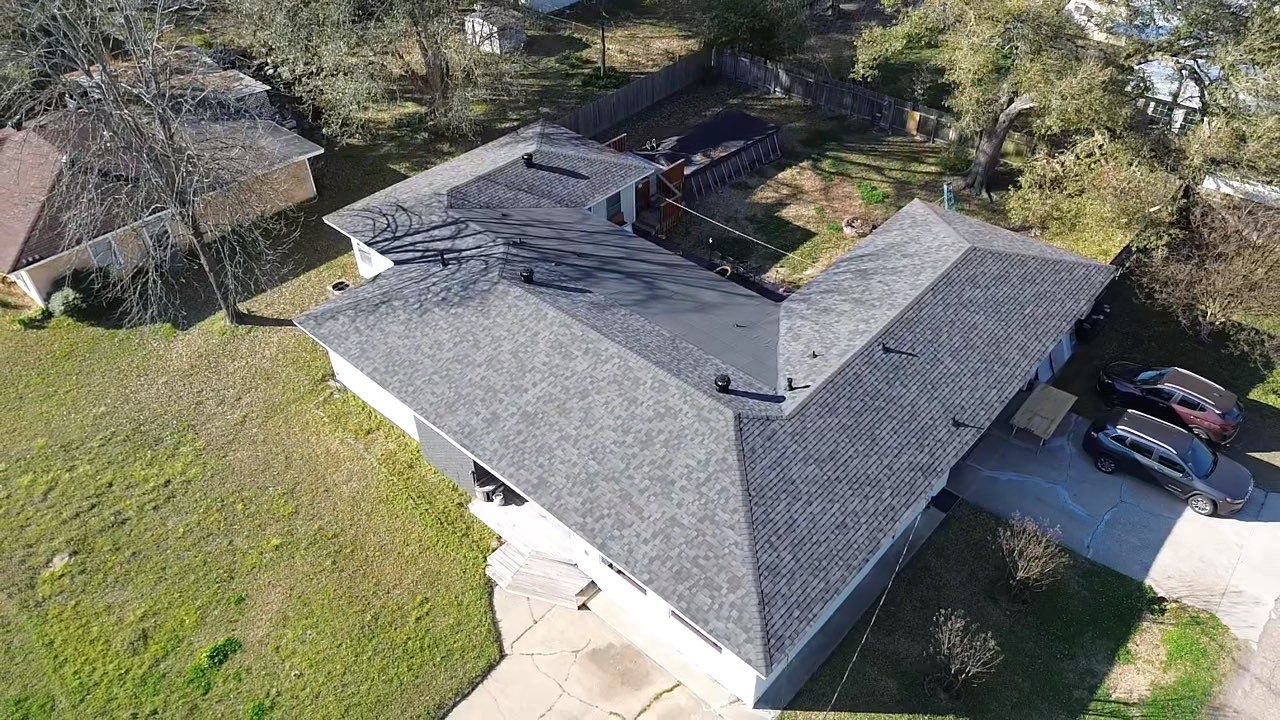 Impact-resistant asphalt shingle roof on a Little Rock, Arkansas home
