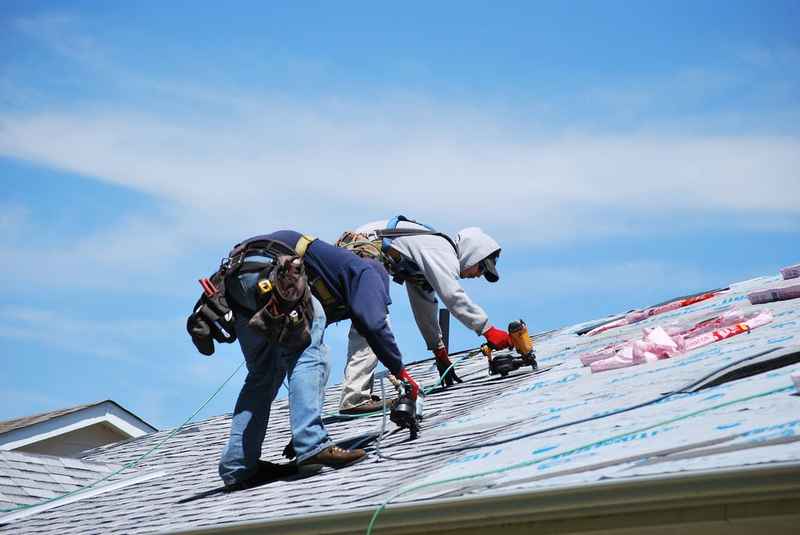 tips to hire a local roofer in Monroe LA