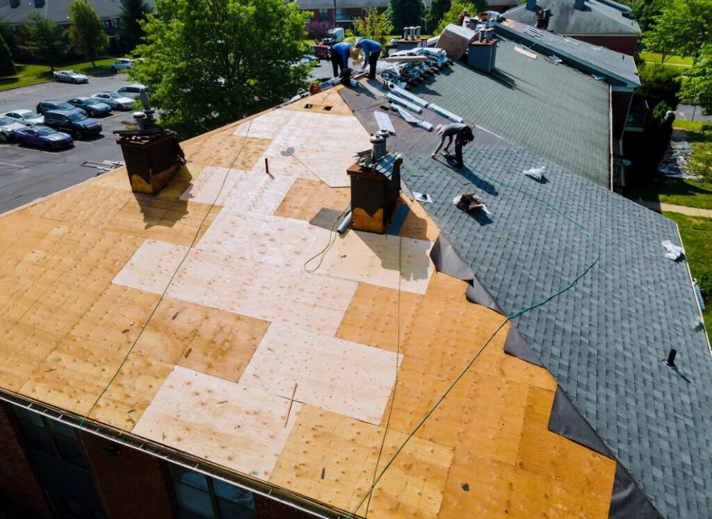 do roofers need to be licensed and insured in Baton Rouge