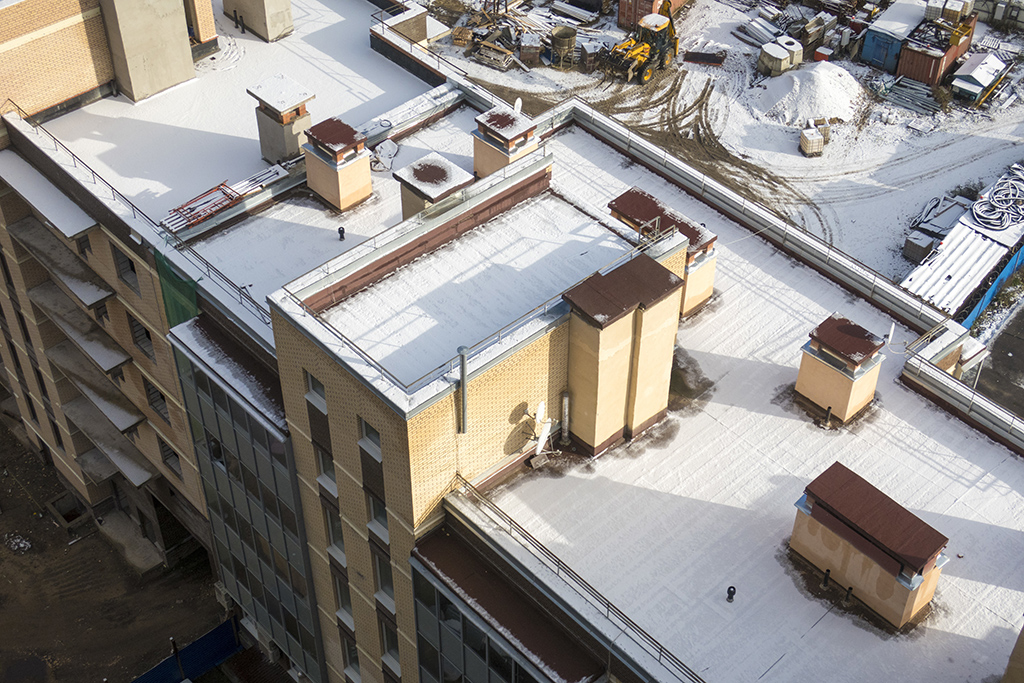 Flat roof with snow accumlation 